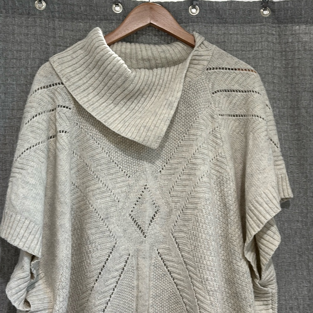 Lane Bryant Cream Sweater Pancho Size 14/20